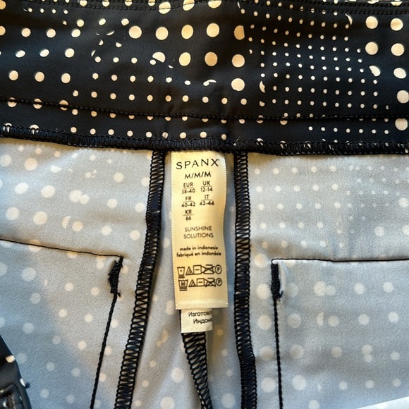 SPANX Sunshine 4” Shorts - Dot Patchwork Midnight Navy - Size Medium - Picture 5 of 6